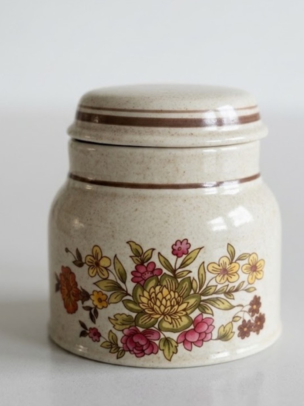 Royal Doulton. Lambeth Stoneware. Gaiety. Sugar Bowl & Lid. LS1014. England